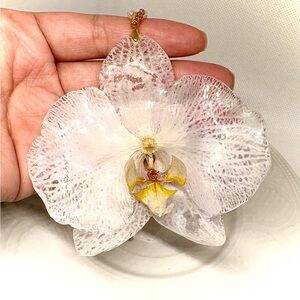 White and Gold Orchid Necklace